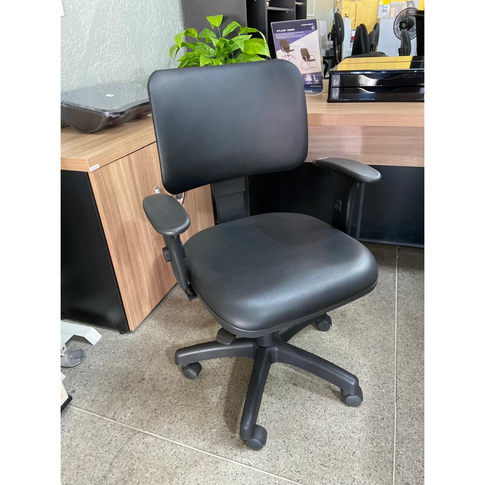 CADEIRA GIRATORIA ZIP / QUEIMA DE SHOWROOM