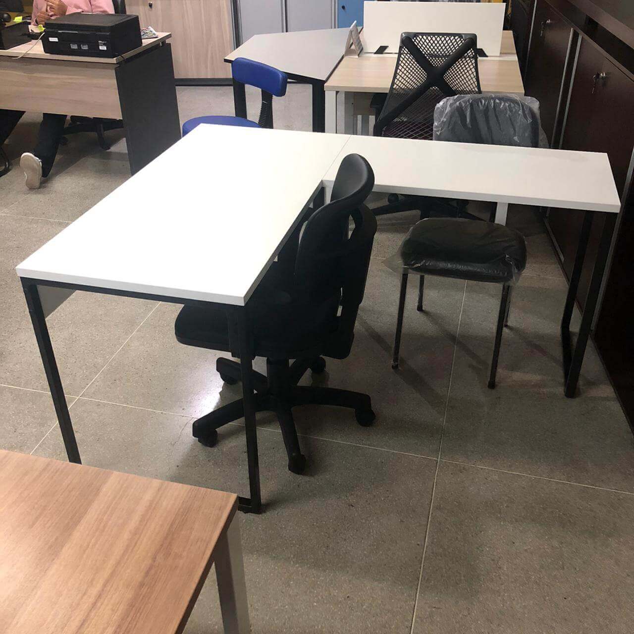 MESA EM L PÉ TUBO IRON